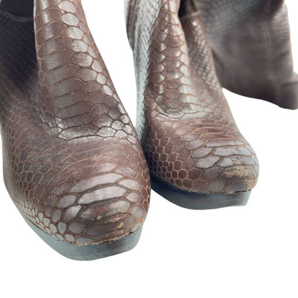 Carlos by Carlos Santana Infatuation crocodile embossed leather boots knee high - Picture 6 of 11